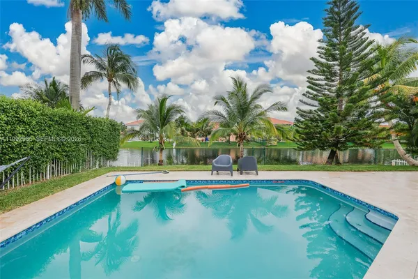 $5,500 | 16418 Northwest 14th Street, Pembroke Pines, FL 33028