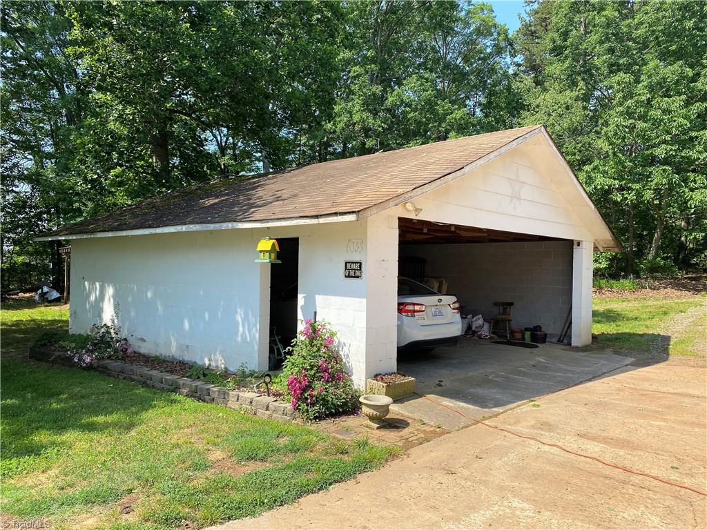 1910 Angell Road Madison, NC 27025 - Photo 6 of 38