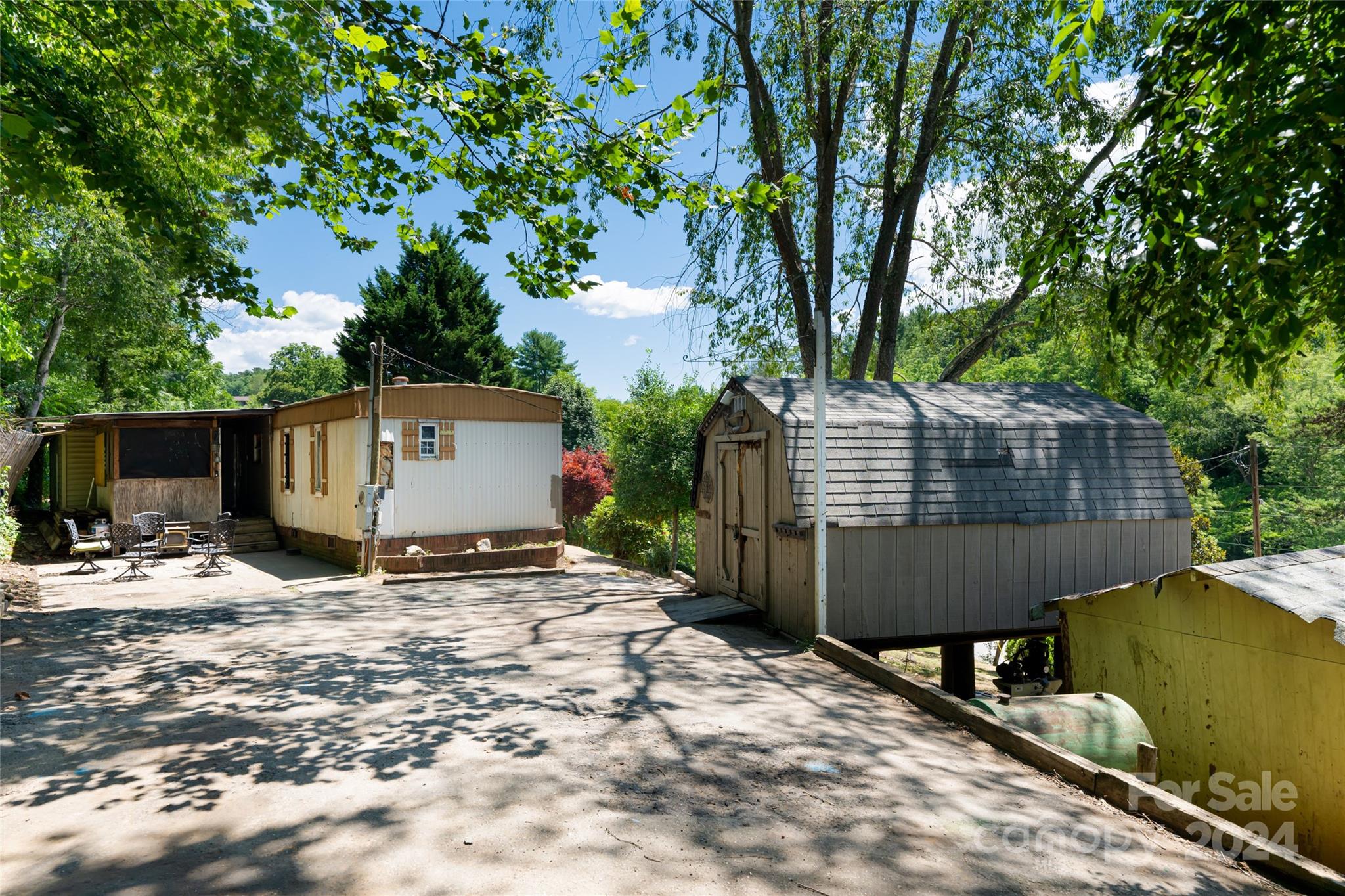 15 Upper Moffitt Road Asheville, NC 28805 - Photo 21 of 29 Gallery Image 21