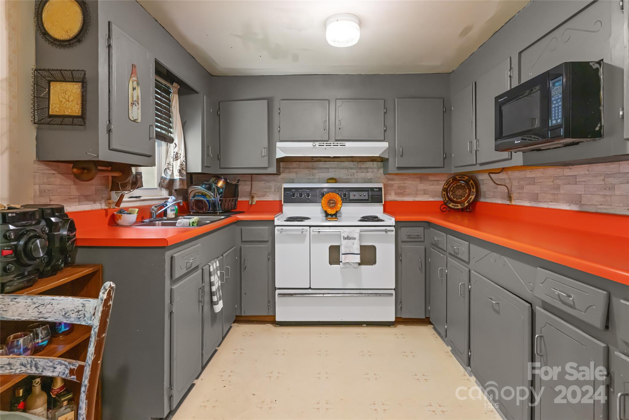 15 Upper Moffitt Road Asheville, NC 28805 - Photo 5 of 29 Gallery Image 5