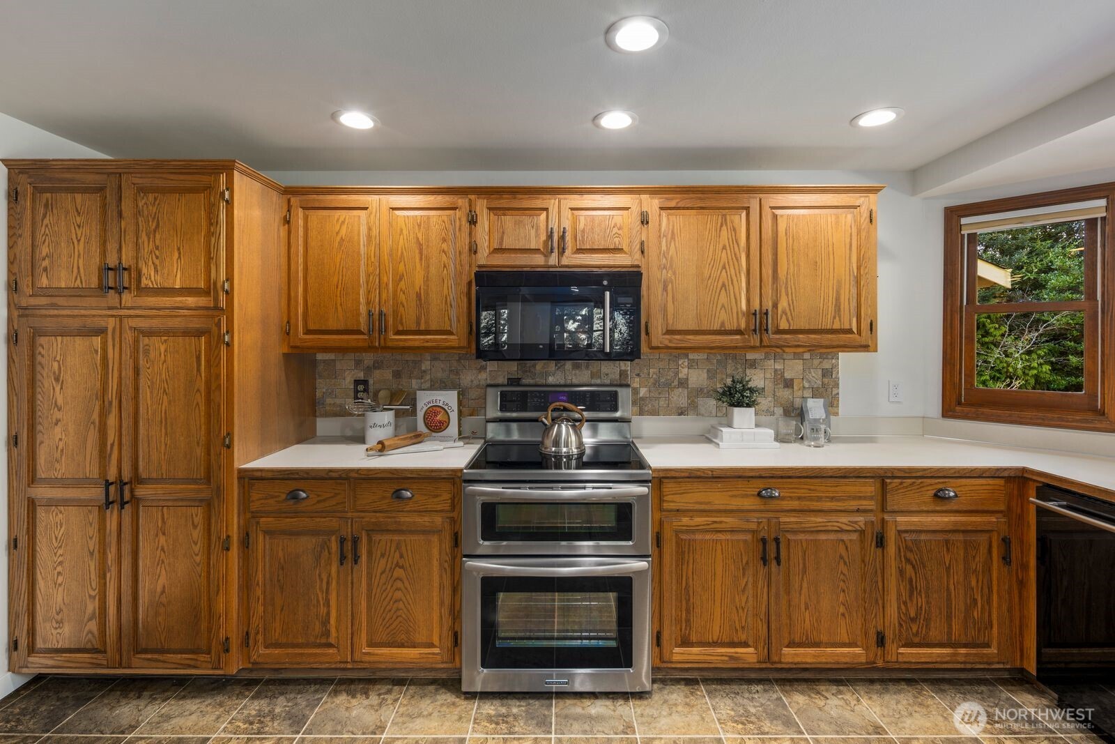 8515 192nd Street Southwest Edmonds, WA 98026 - Photo 10 of 38