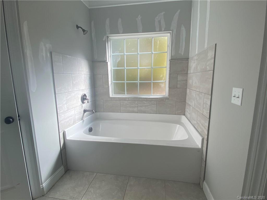 1010 Myers Circle Lancaster, SC 29720 - Photo 10 of 24 Gallery Image 10