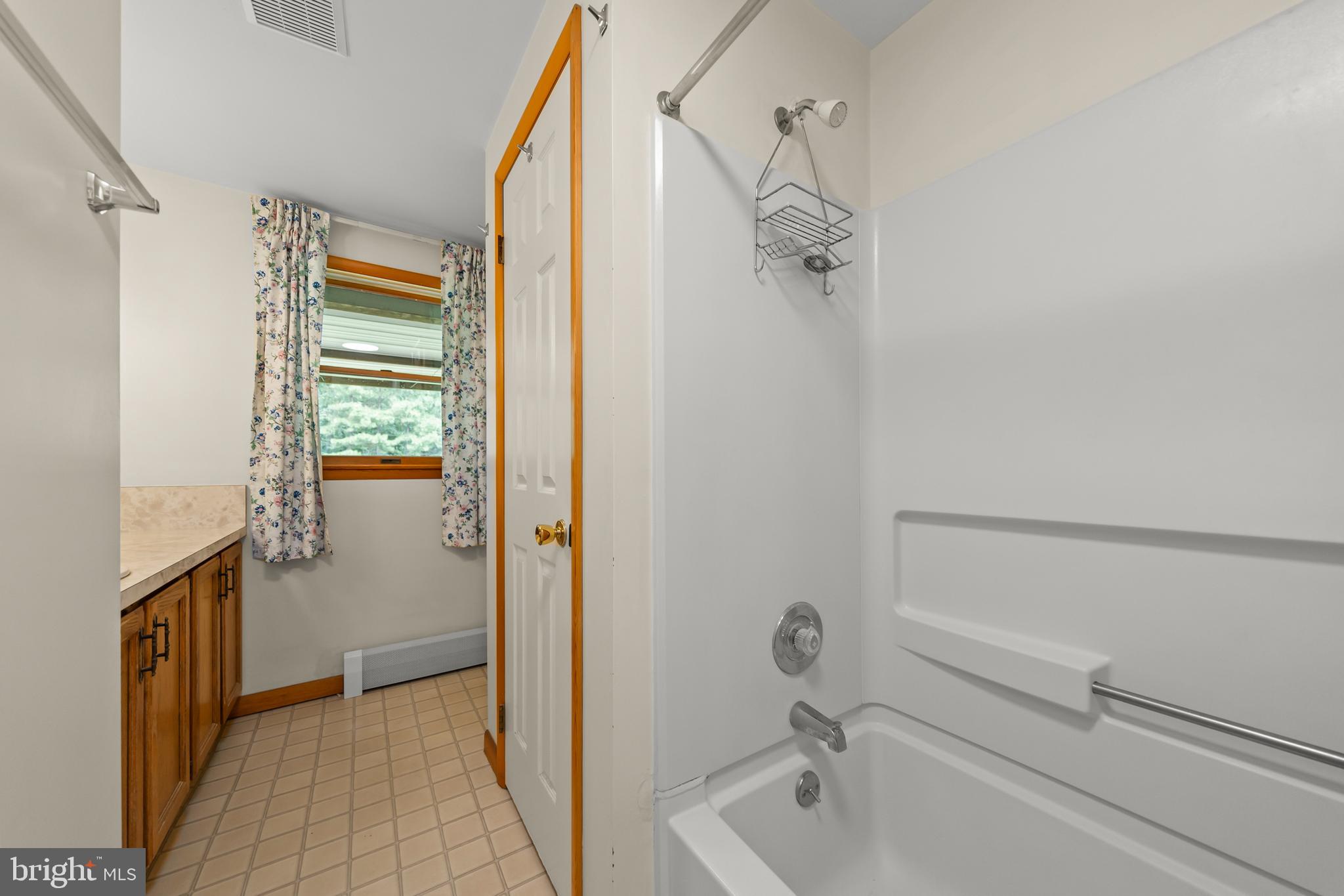1480 Chestnut Grove Road Winchester, VA 22603 - Photo 25 of 45 Full Bathroom with tub shower