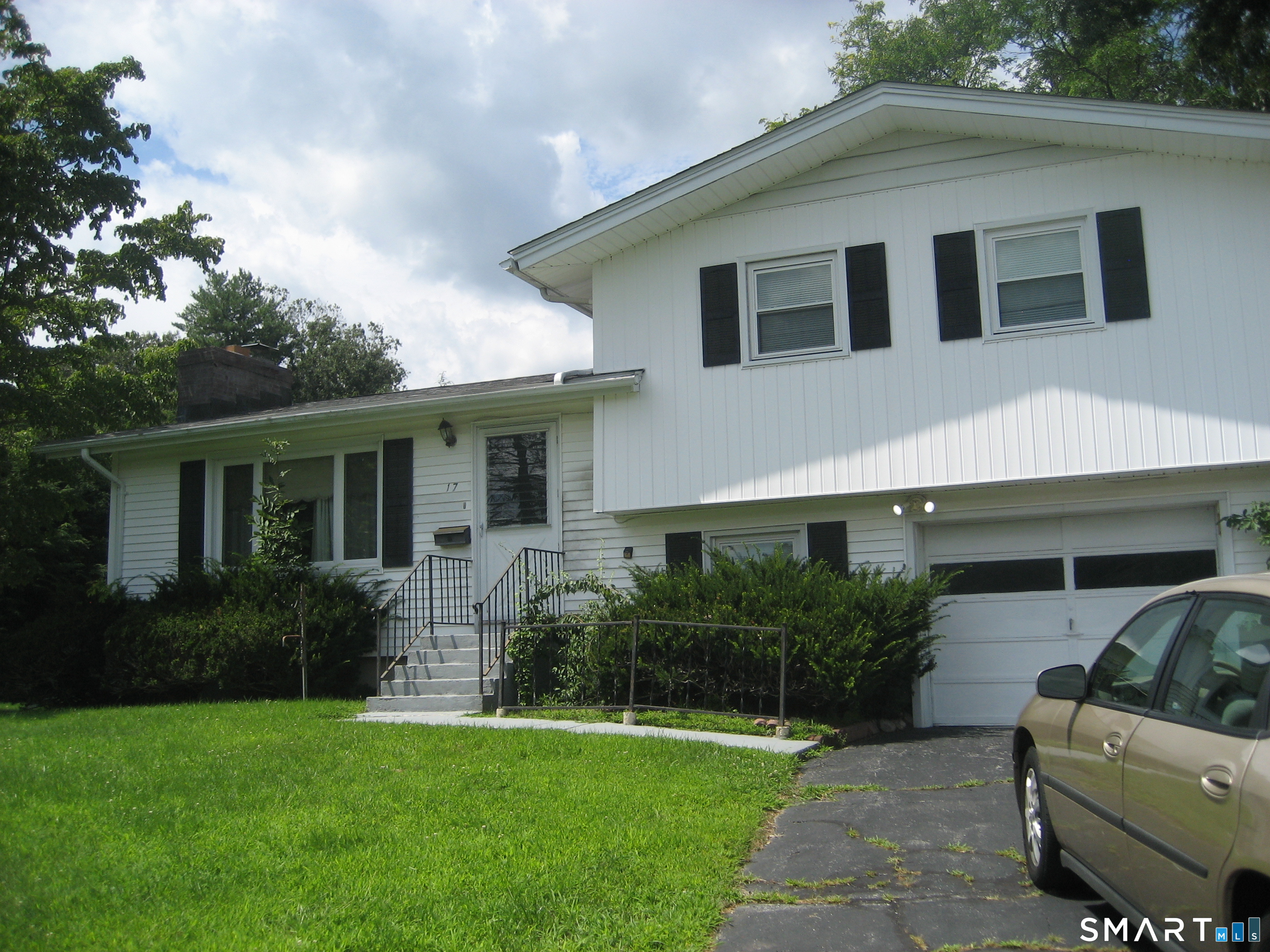 17 Deerbrook Road Norwich, CT 06360 - Photo 1 of 17 Gallery Image 1