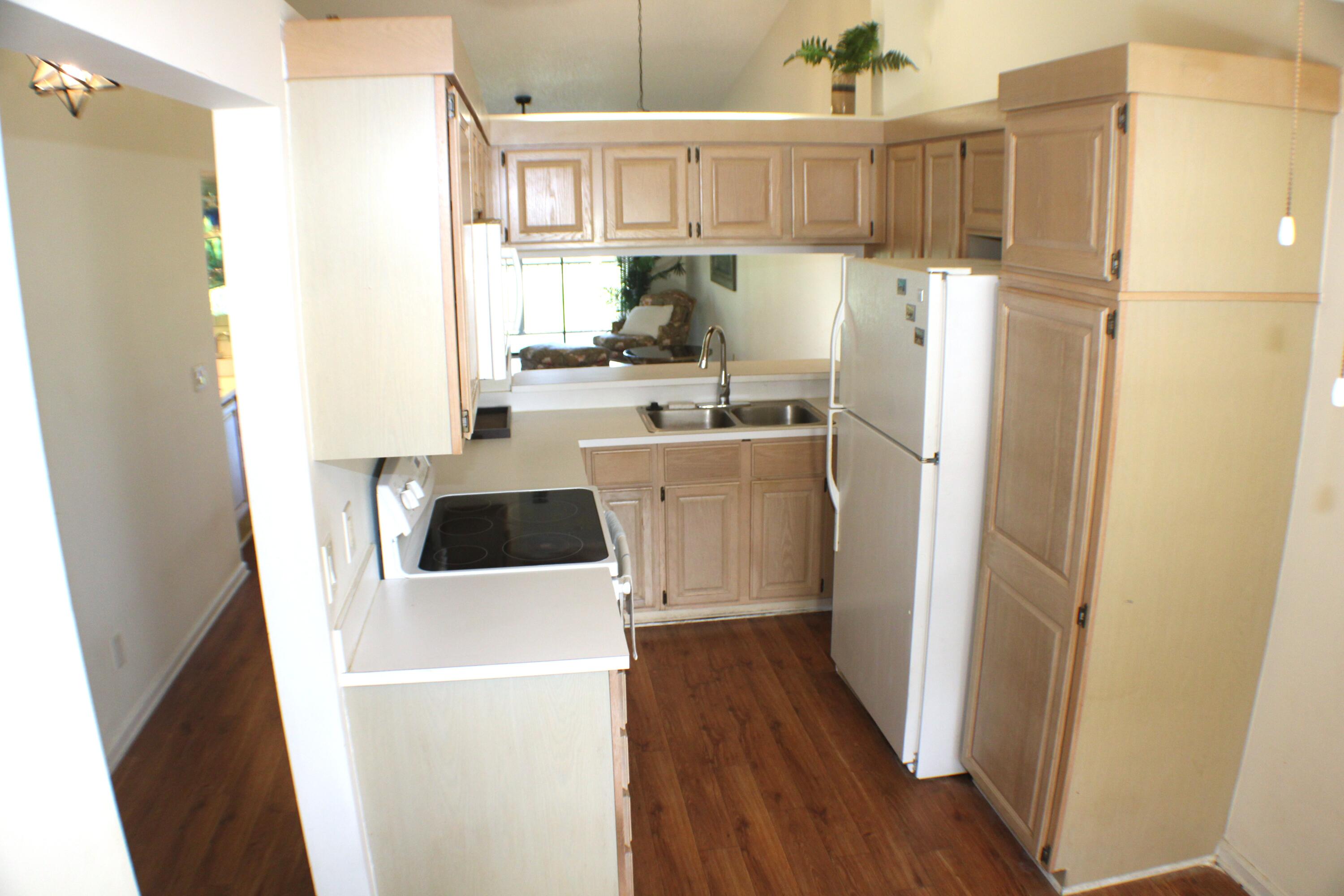 1082 Keystone Drive, Unit C Jupiter, FL 33458 - Photo 4 of 26 Kitchen