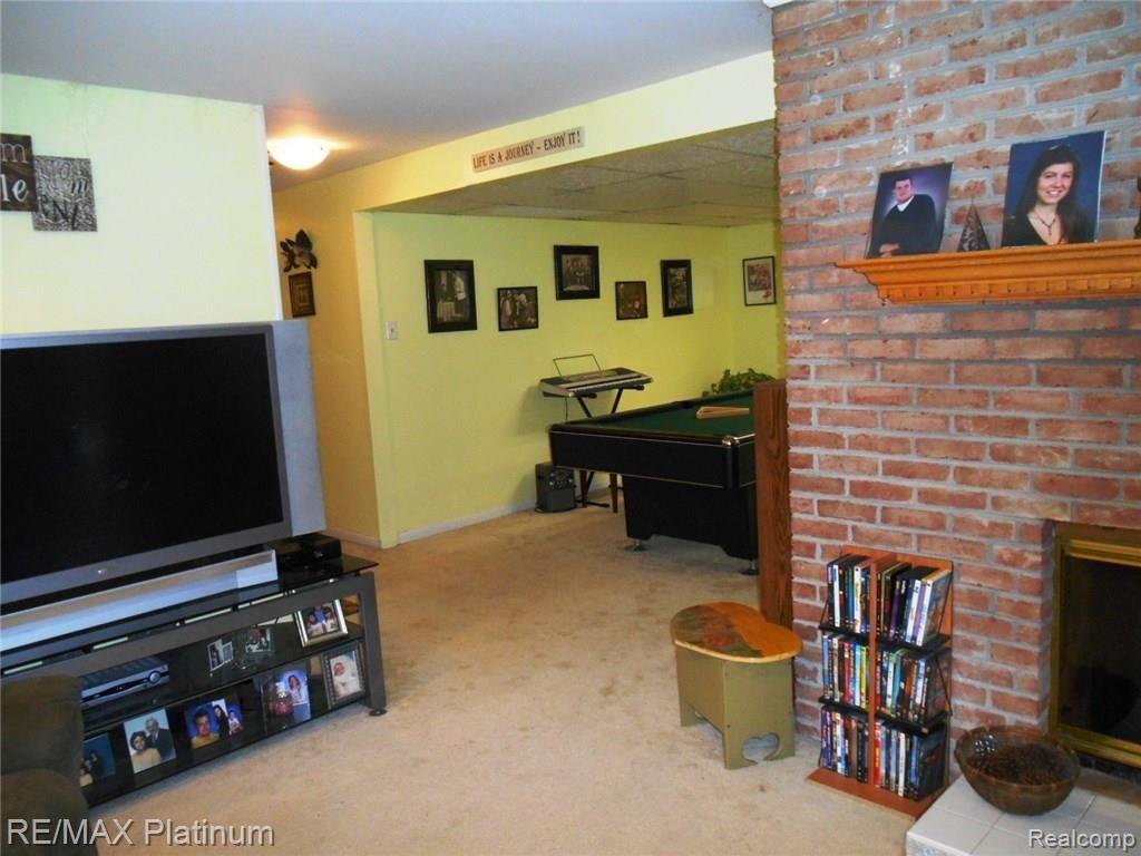 10875 Reynard Road Brighton, MI 48114 - Photo 22 of 52 Family Rm2.JPG