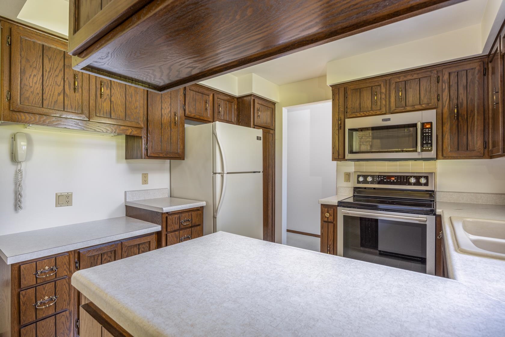 931 East Sunset Avenue Appleton, WI 54911 - Photo 9 of 25