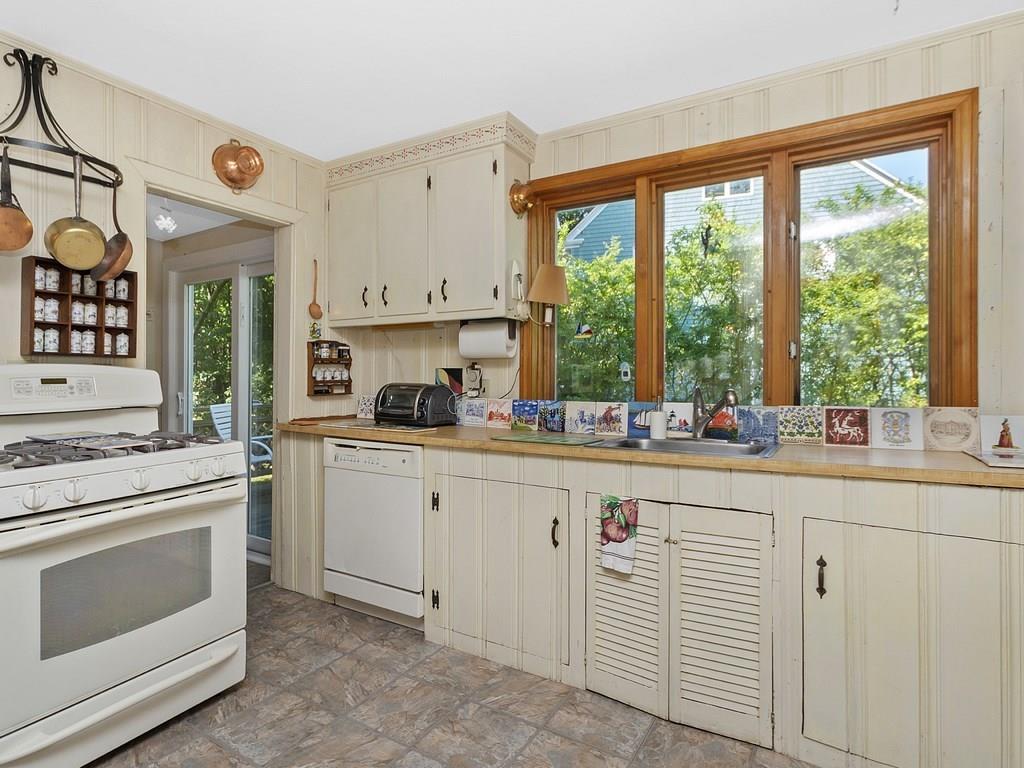 48 Caldwell Road Waltham, MA 02453 - Photo 12 of 38 Gallery Image 12