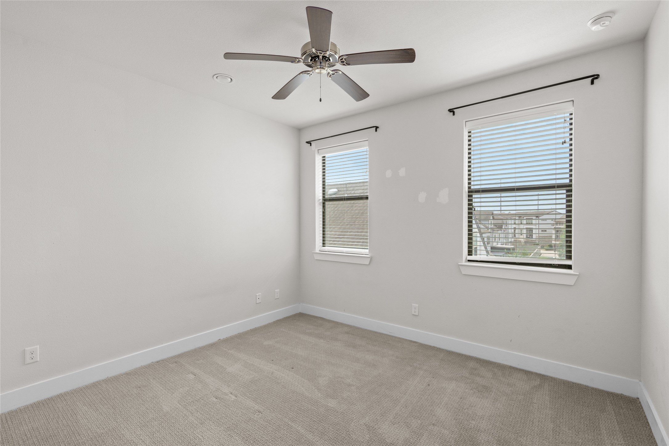 3409 Kensington Yellow Place Houston, TX 77008 - Photo 20 of 28 a view of an empty room with a window
