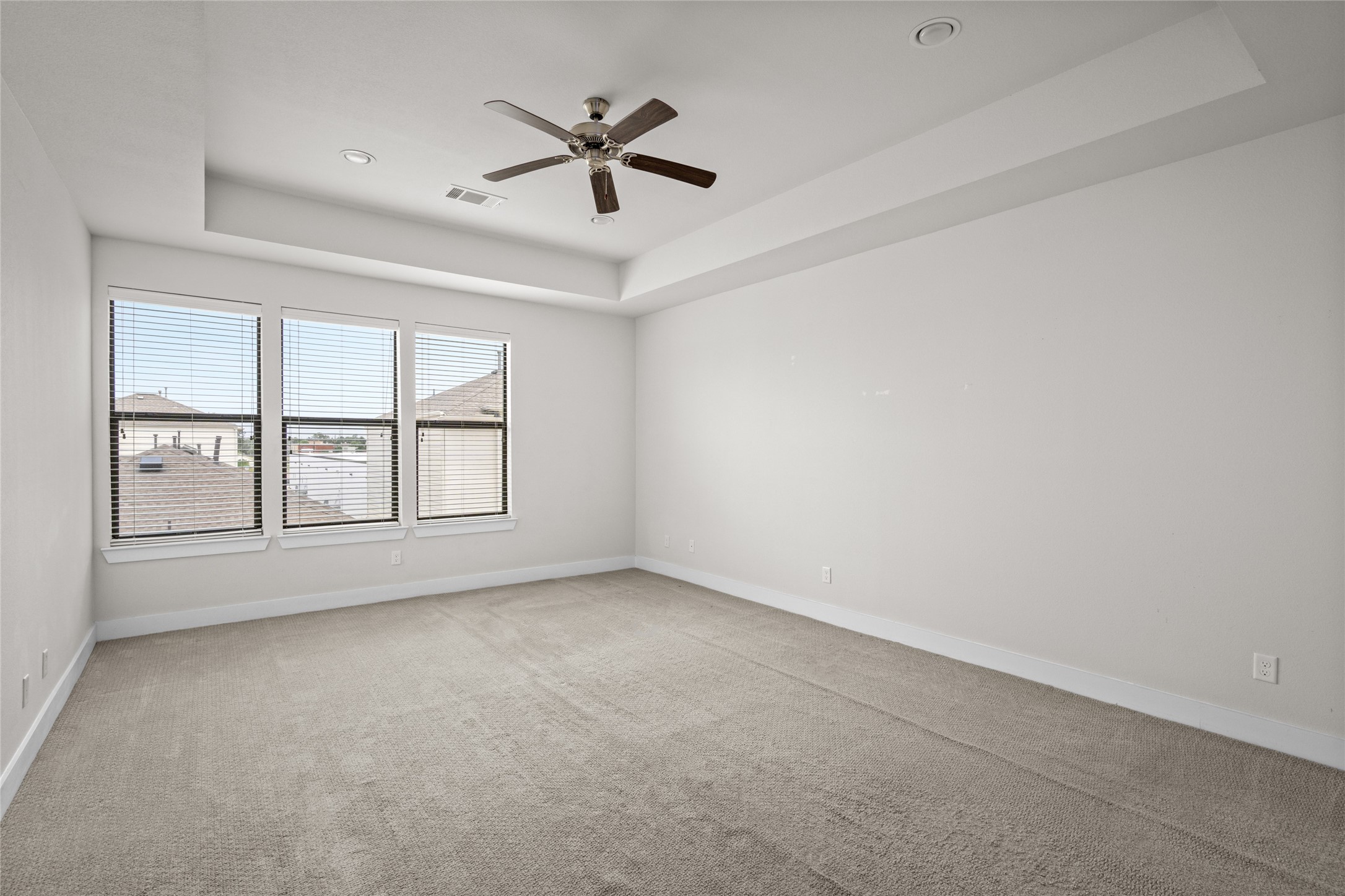 3409 Kensington Yellow Place Houston, TX 77008 - Photo 22 of 28 an empty room with chandelier fan and windows