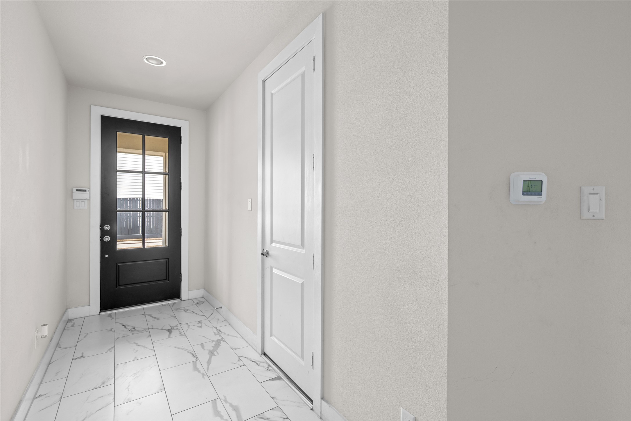 3409 Kensington Yellow Place Houston, TX 77008 - Photo 4 of 28 a view of an empty room and window