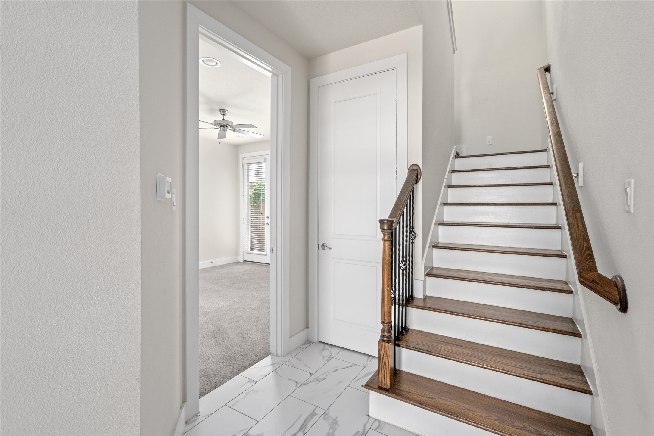 3409 Kensington Yellow Place Houston, TX 77008 - Photo 5 of 28 a view of entryway with wooden floor and windows