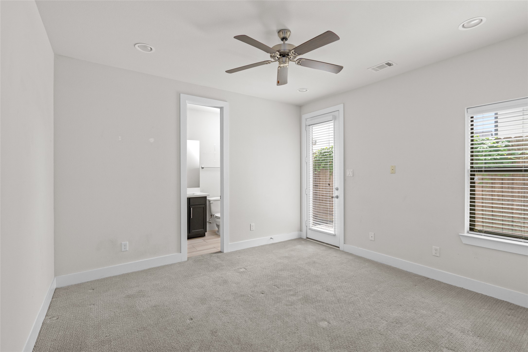 3409 Kensington Yellow Place Houston, TX 77008 - Photo 7 of 28 an empty room with closet and windows