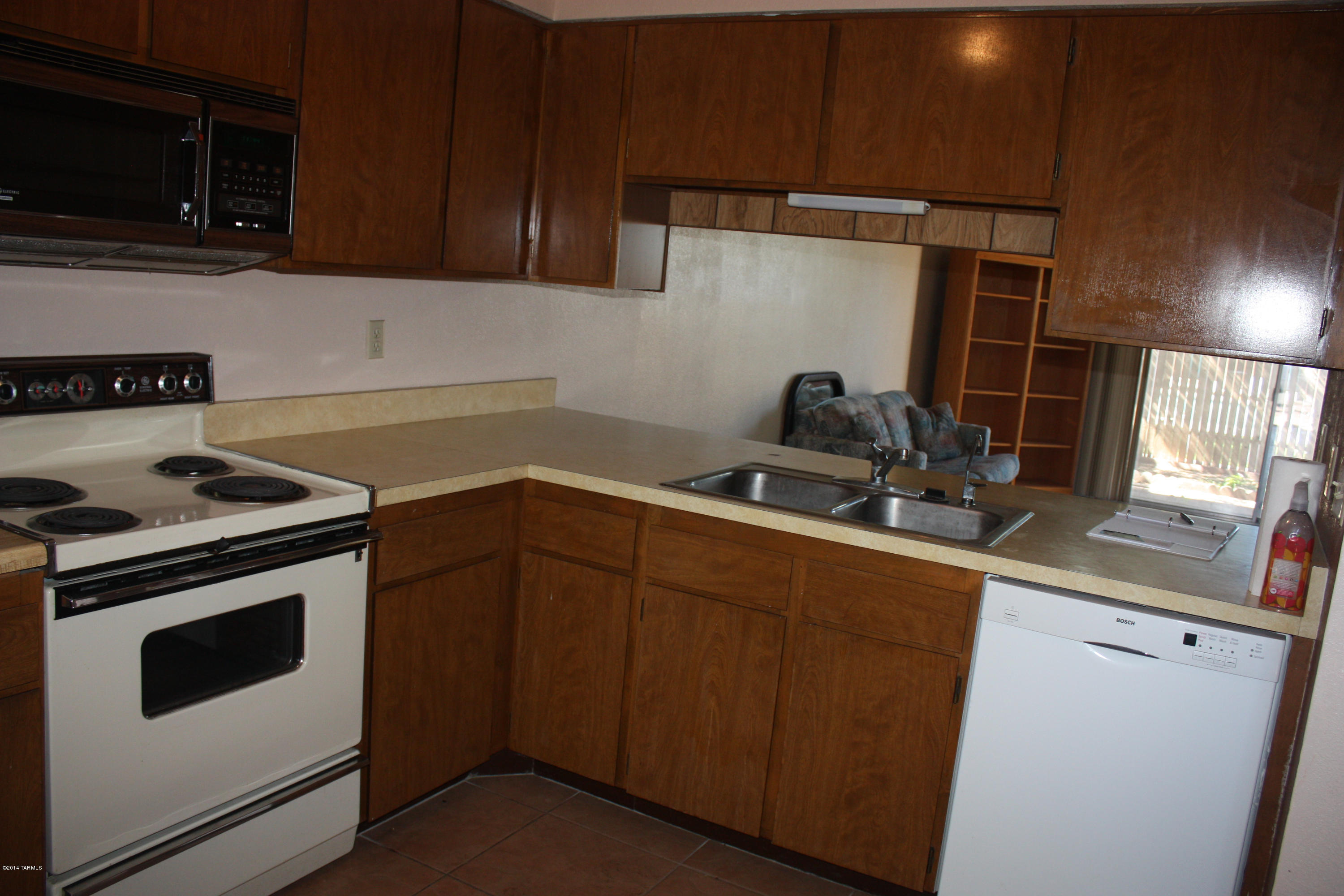758 South Pantano Road Tucson, AZ 85710 - Photo 4 of 25 Gallery Image 4