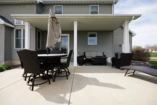 $514,900 | 114 Mallard Way, Hudson, IL 61748