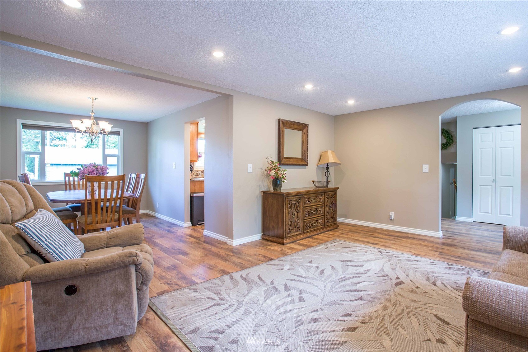 3951 Britton Road Bellingham, WA 98226 - Photo 16 of 39 a living room with furniture