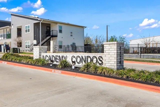 a view of a house with backyard and swimming pool