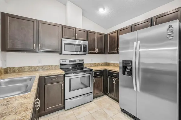 a view of empty room with ceiling fan