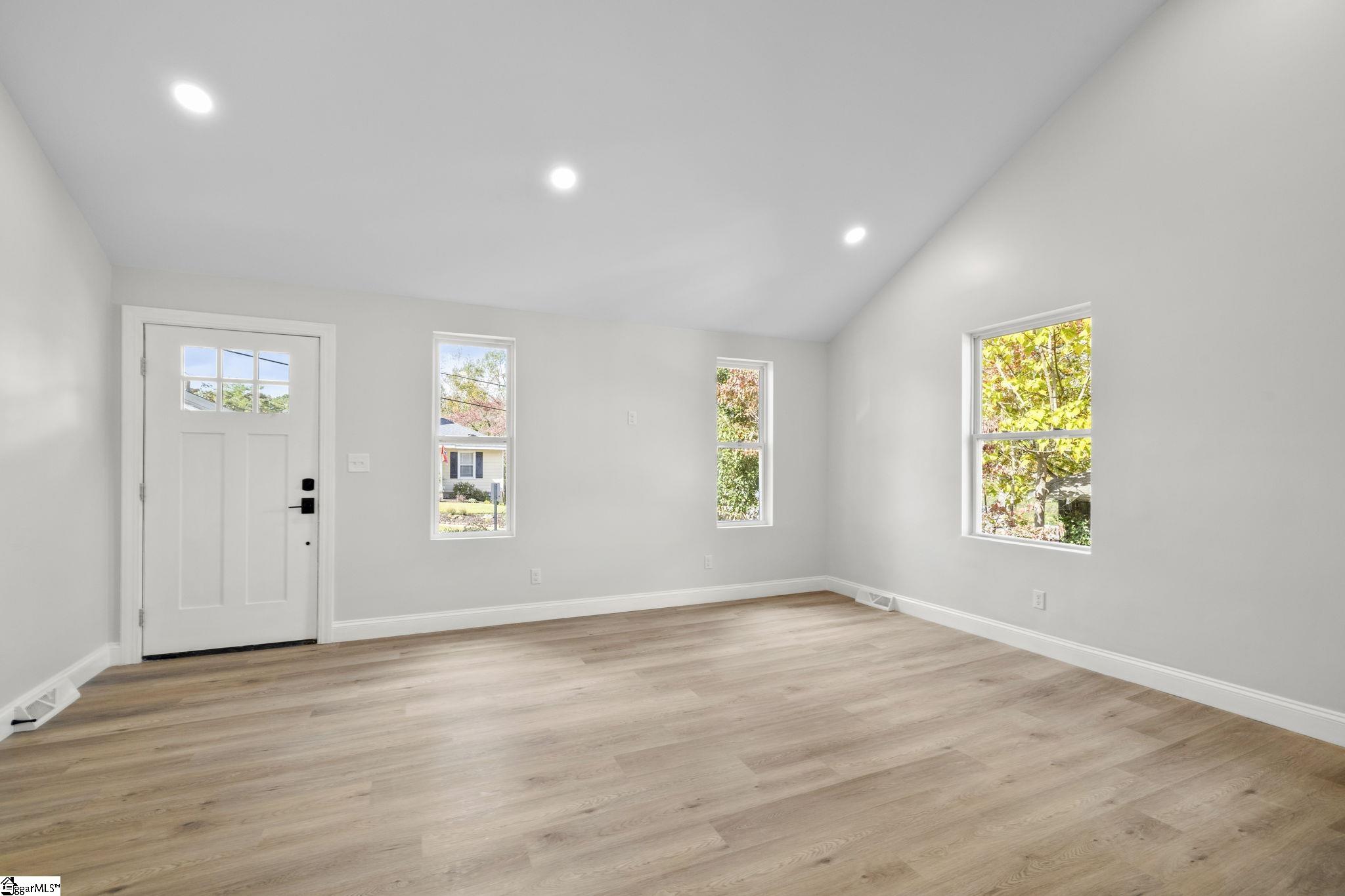 11 McAdoo Avenue Greenville, SC 29607 - Photo 5 of 26