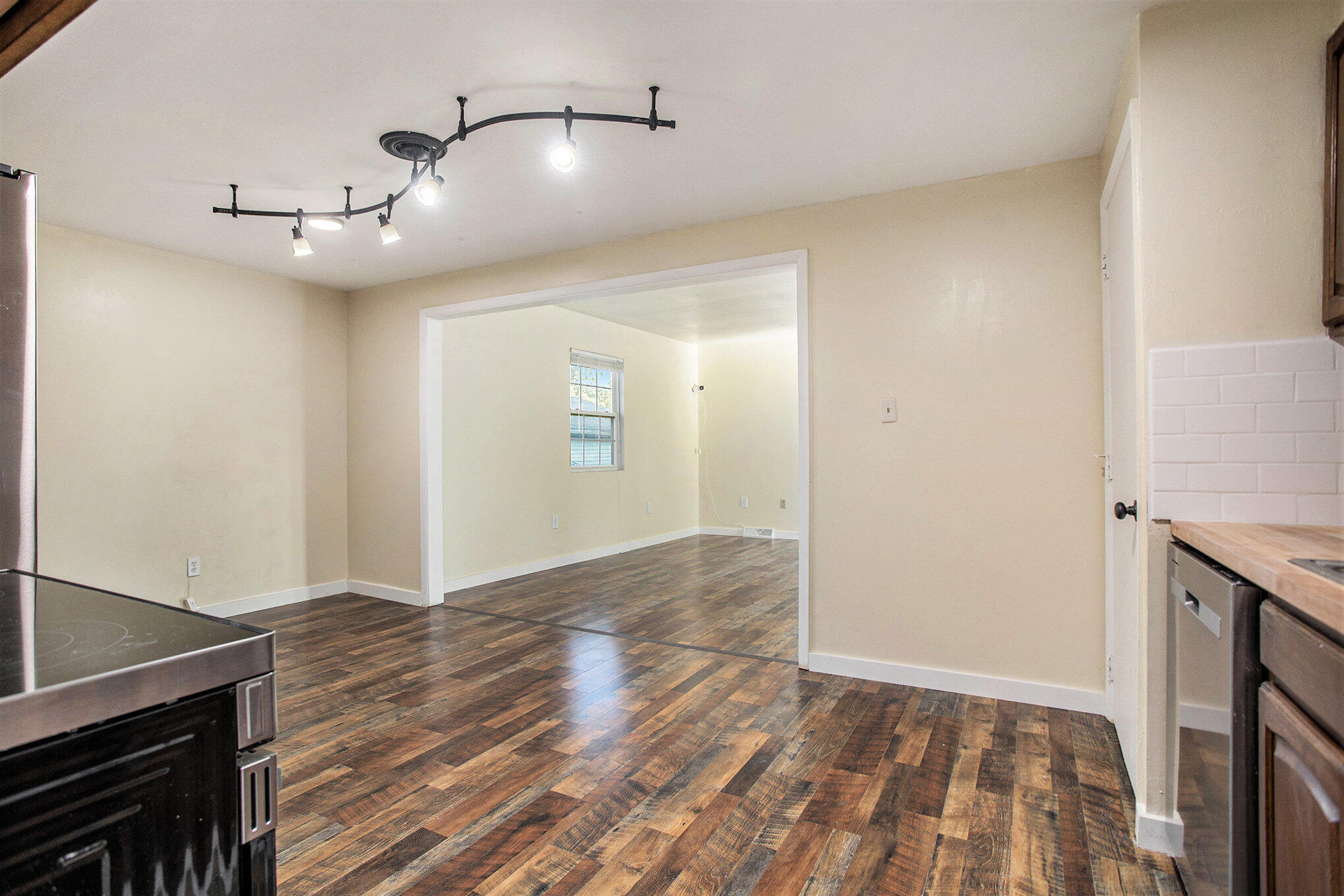 408 Washington Street Albion, MI 49224 - Photo 11 of 52 011_file_452