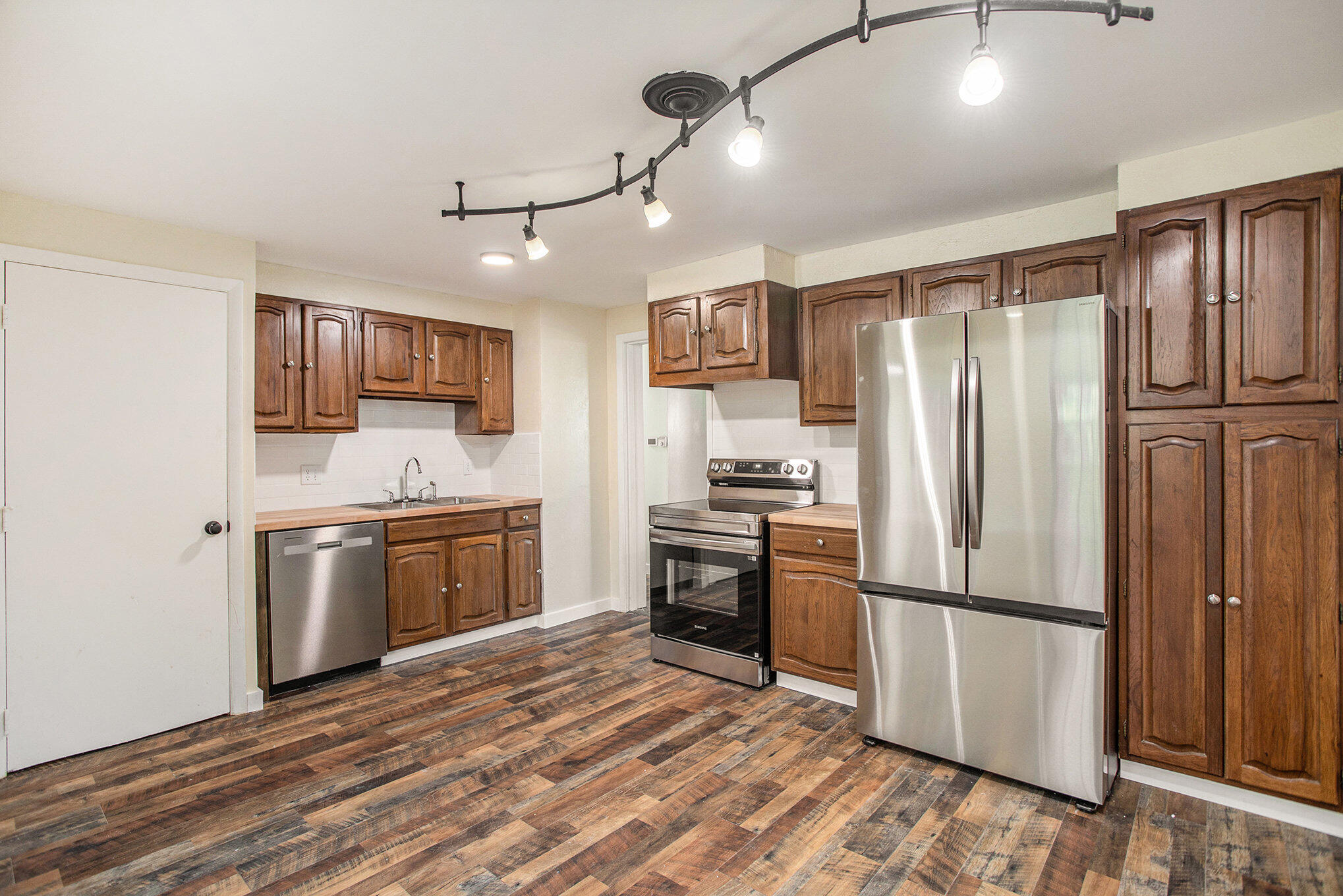 408 Washington Street Albion, MI 49224 - Photo 12 of 52 012_408_washington_st_albion_mi_49224_20