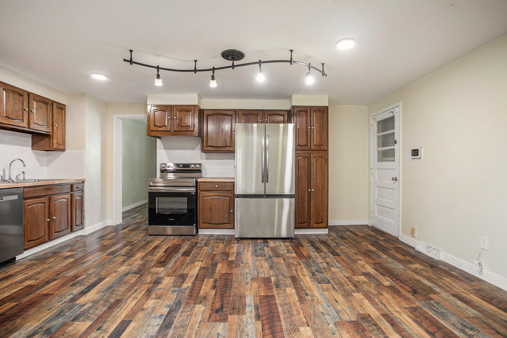 408 Washington Street Albion, MI 49224 - Photo 13 of 52 013_file_996