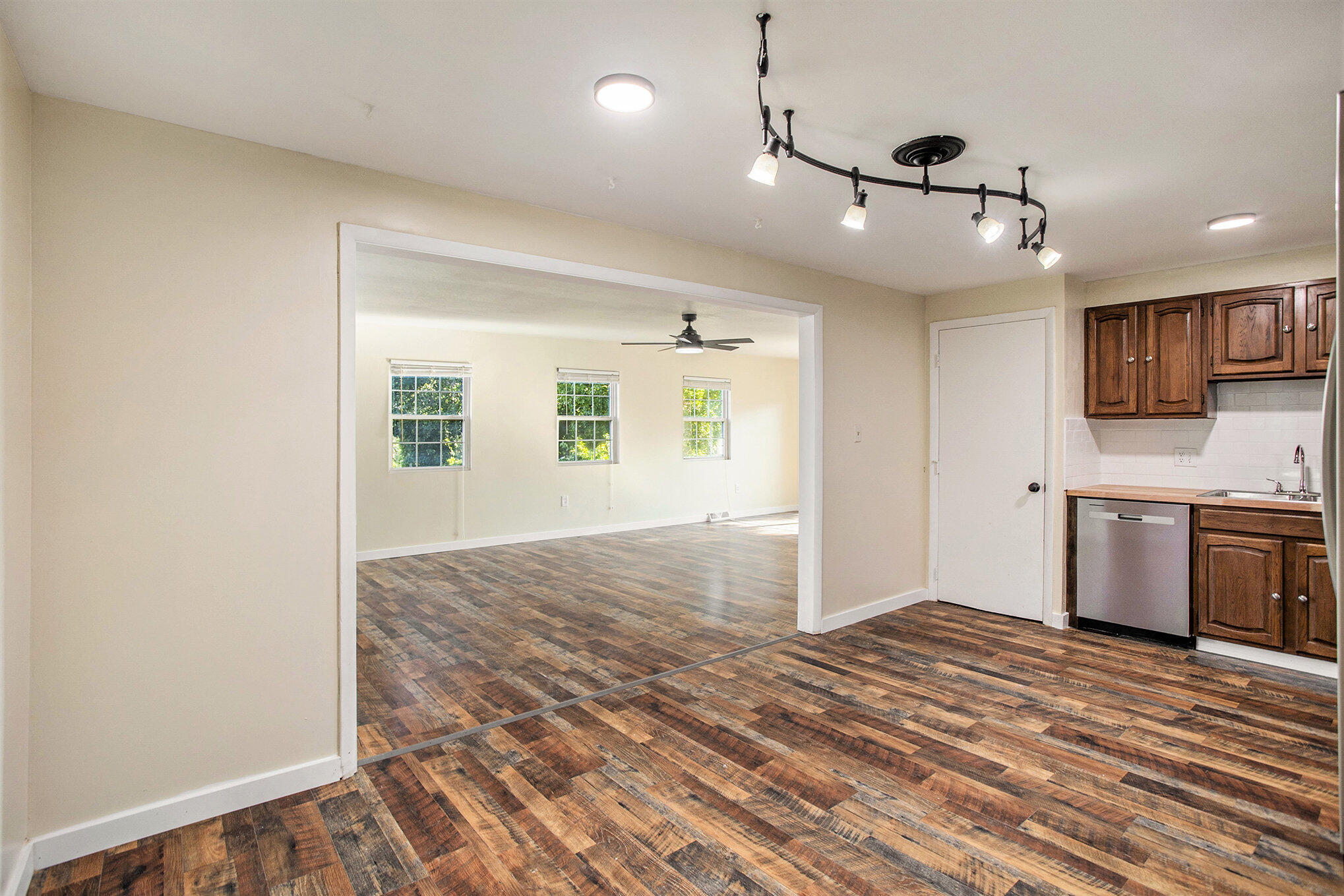 408 Washington Street Albion, MI 49224 - Photo 10 of 52 010_file_450