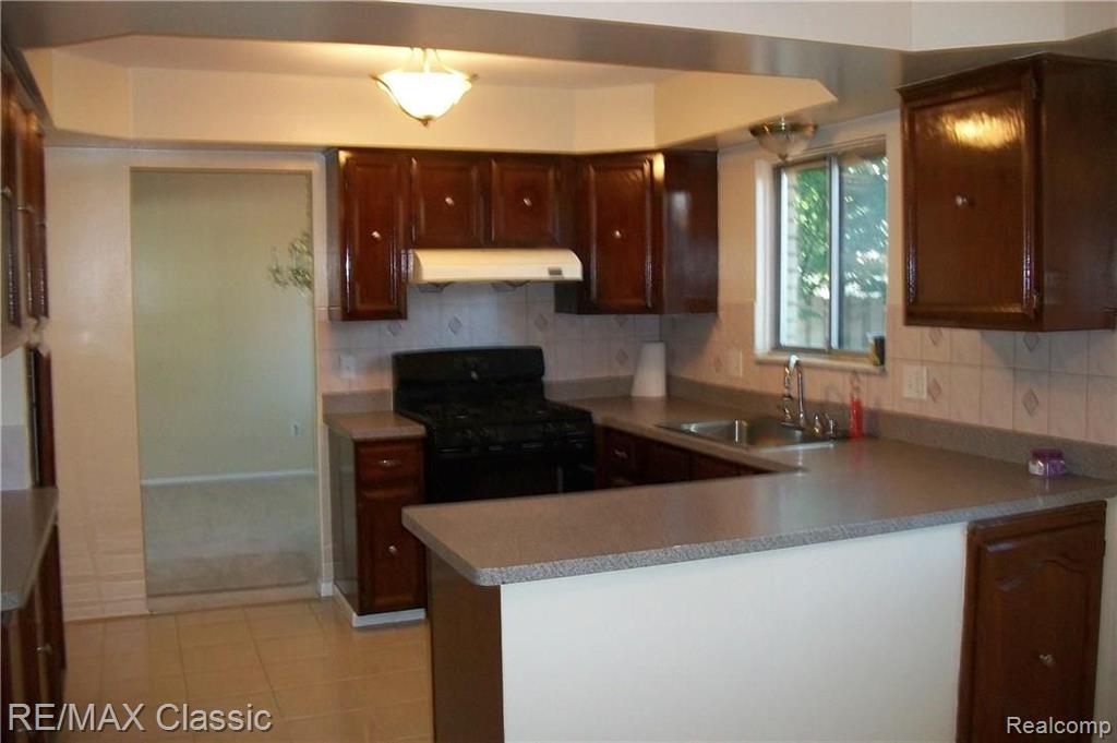 42847 Arlington Road Canton, MI 48187 - Photo 7 of 11