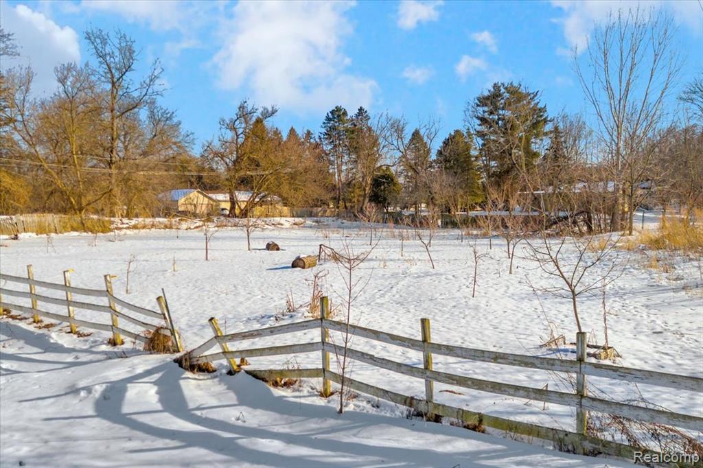 911 South Duck Lake Road Milford, MI 48381 - Photo 12 of 35 Gallery Image 12