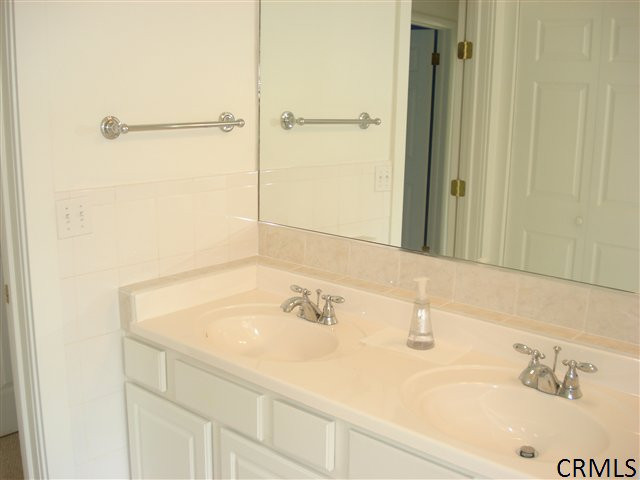 8 Wendom Road Guilderland, NY 12203 - Photo 9 of 15 Photo 9