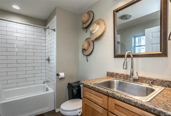 $729,500 | 78 Park Lane, Gainesville, TX 76240