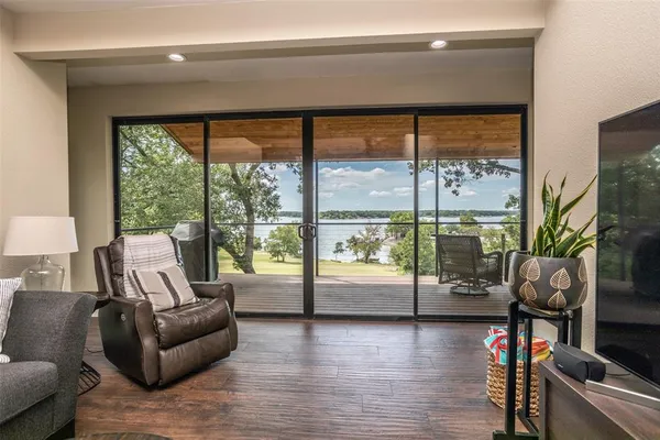 $729,500 | 78 Park Lane, Gainesville, TX 76240