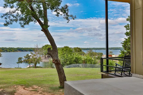 $729,500 | 78 Park Lane, Gainesville, TX 76240