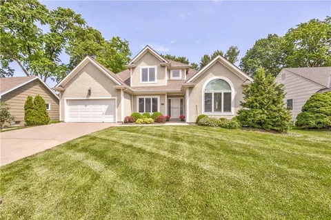$575,000 | 6424 West 100th Terrace, Overland Park, KS 66212