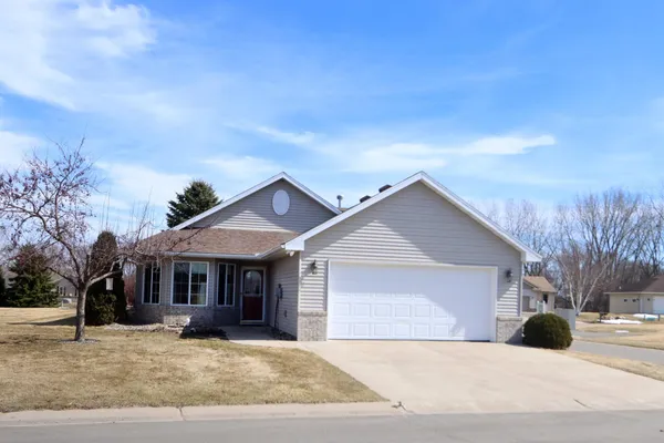 $305,000 | 601 Cottonwood Avenue, Litchfield, MN 55355
