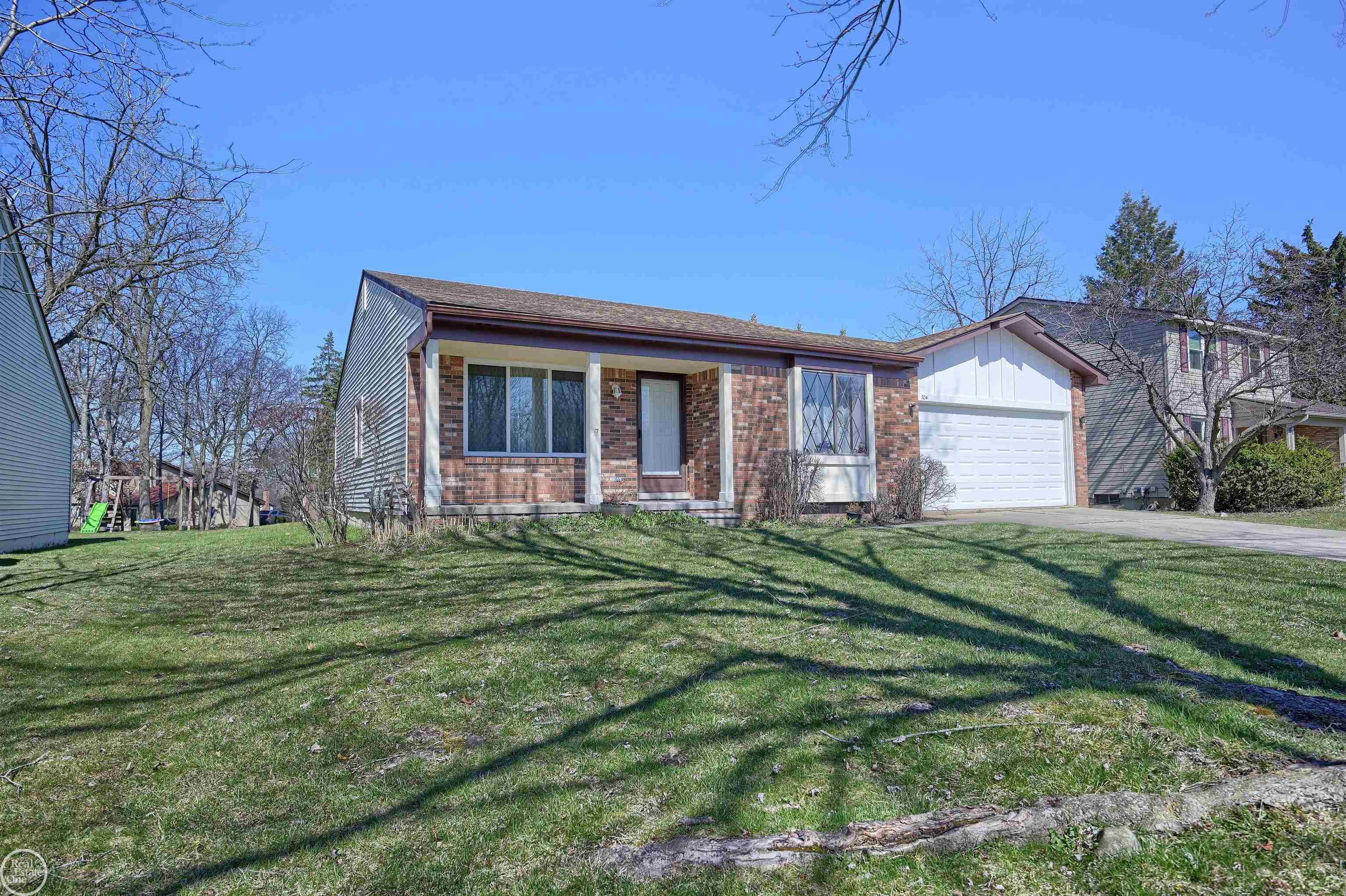 704 Dressler Lane Rochester, MI 48307 - Photo 2 of 26 50137153-2537bc80-37a2-4ad6-a182-6466f6236ad6.JPG