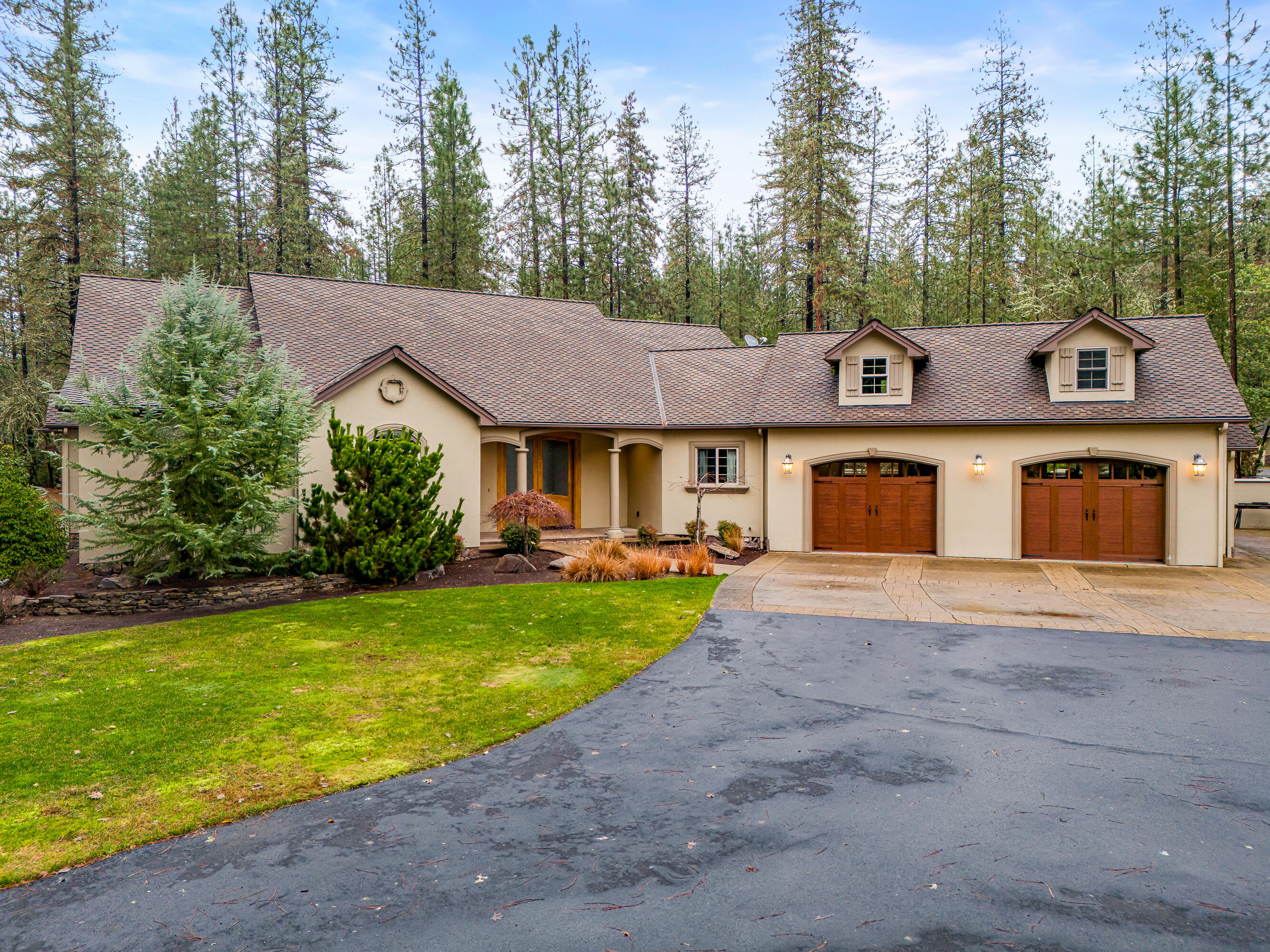 112 East Intervale Road Grants Pass, OR 97527 - Photo 3 of 62 1