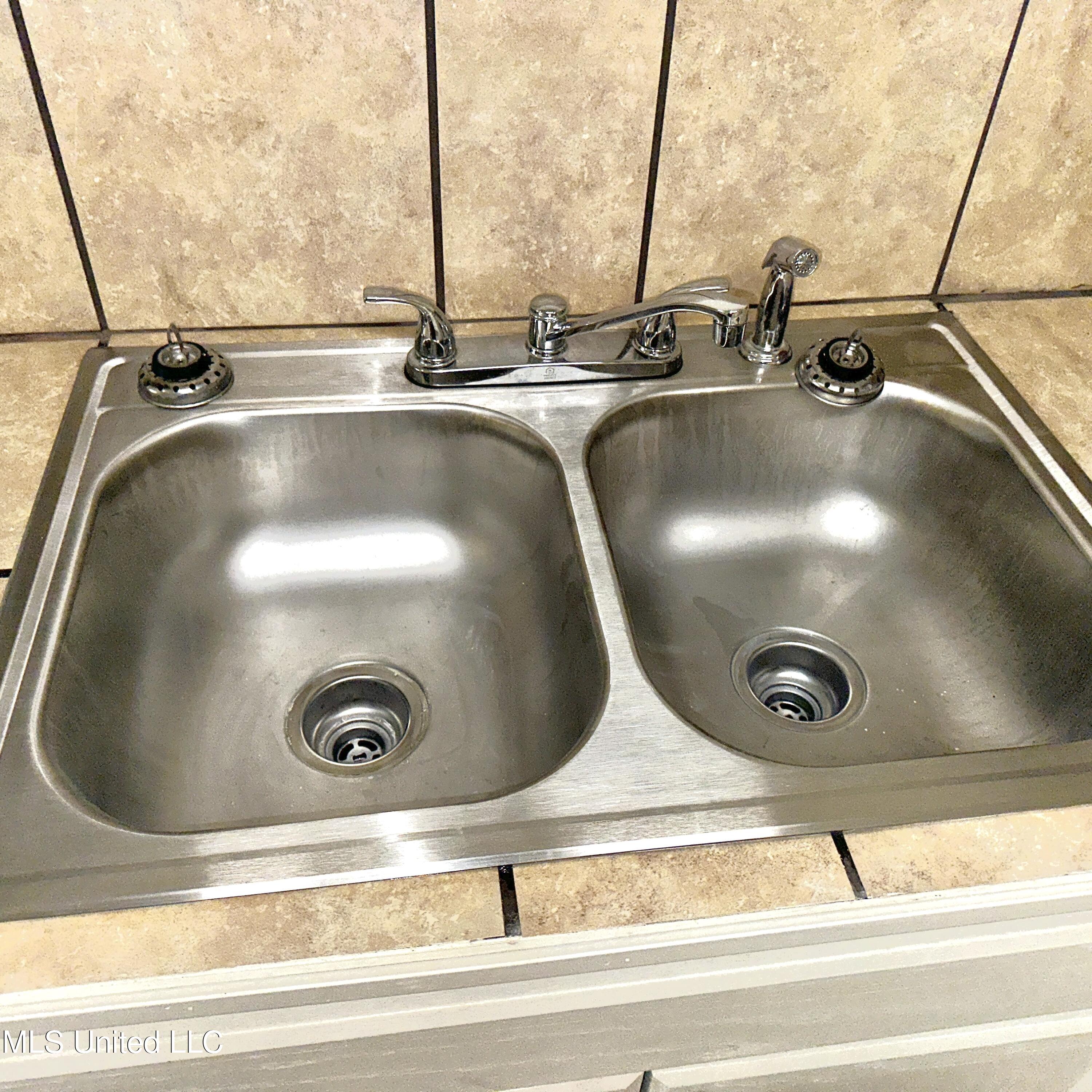 359 Cummins Street Jackson, MS 39204 - Photo 15 of 41 IMG_E5420