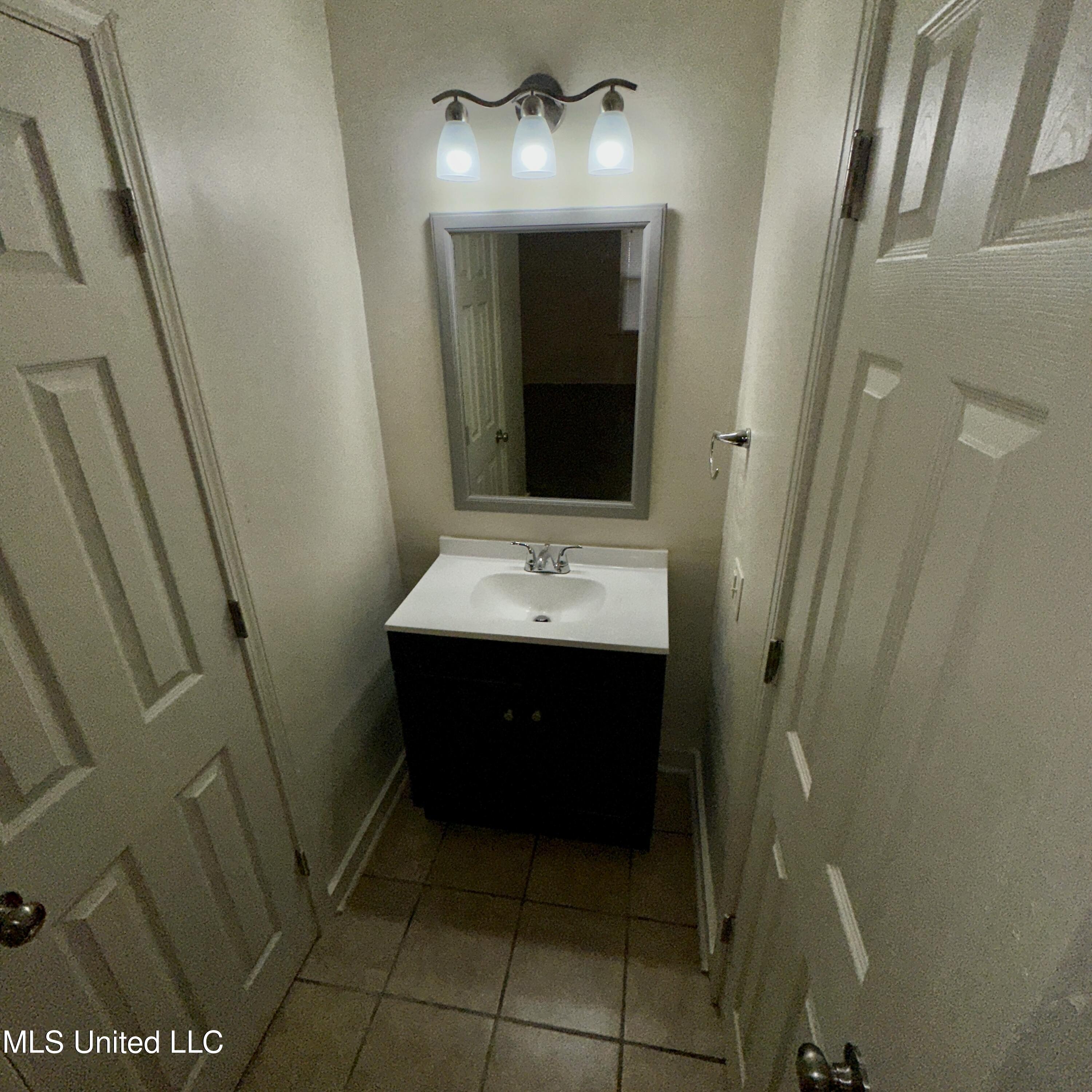 359 Cummins Street Jackson, MS 39204 - Photo 29 of 41 IMG_E5454