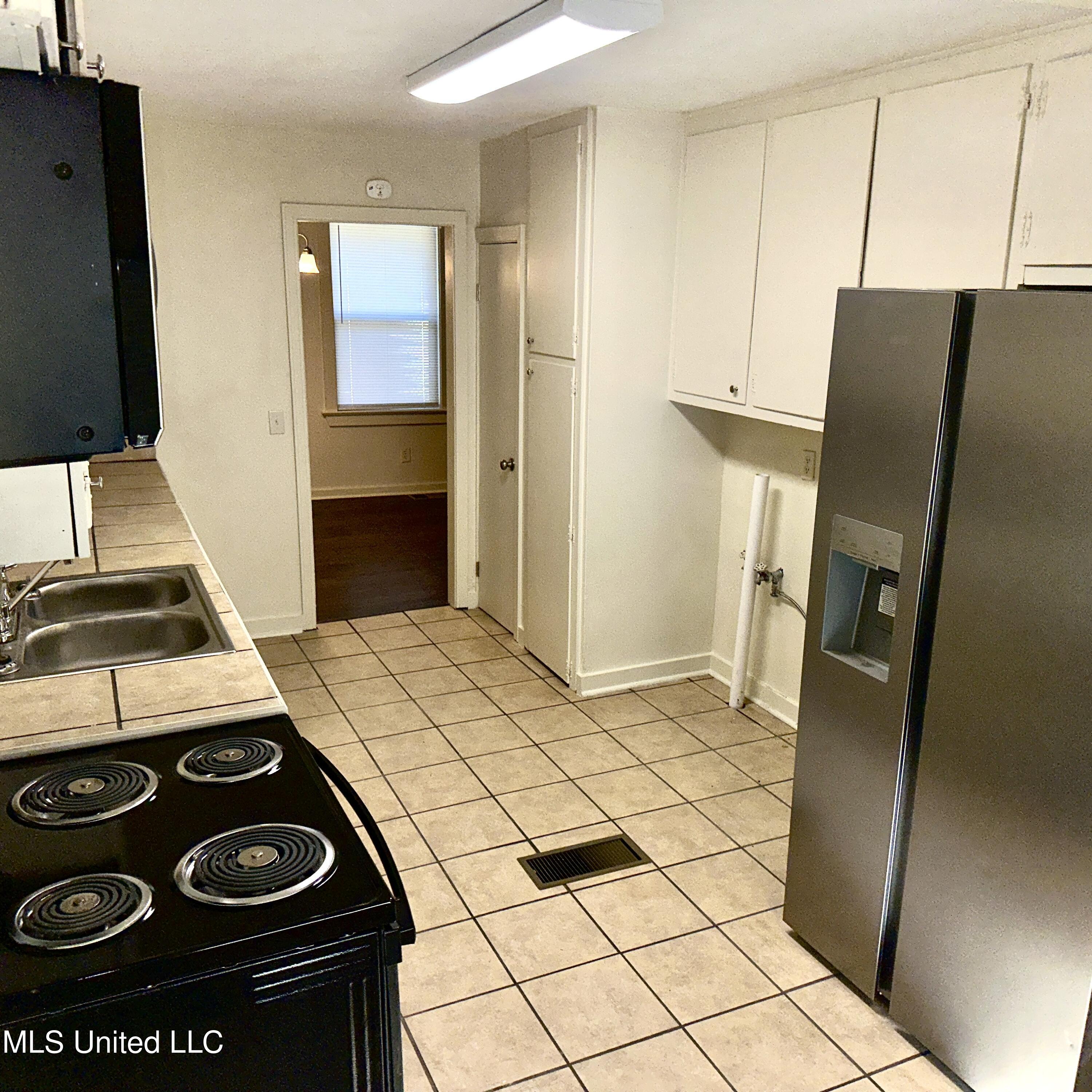 359 Cummins Street Jackson, MS 39204 - Photo 6 of 41 IMG_E5418