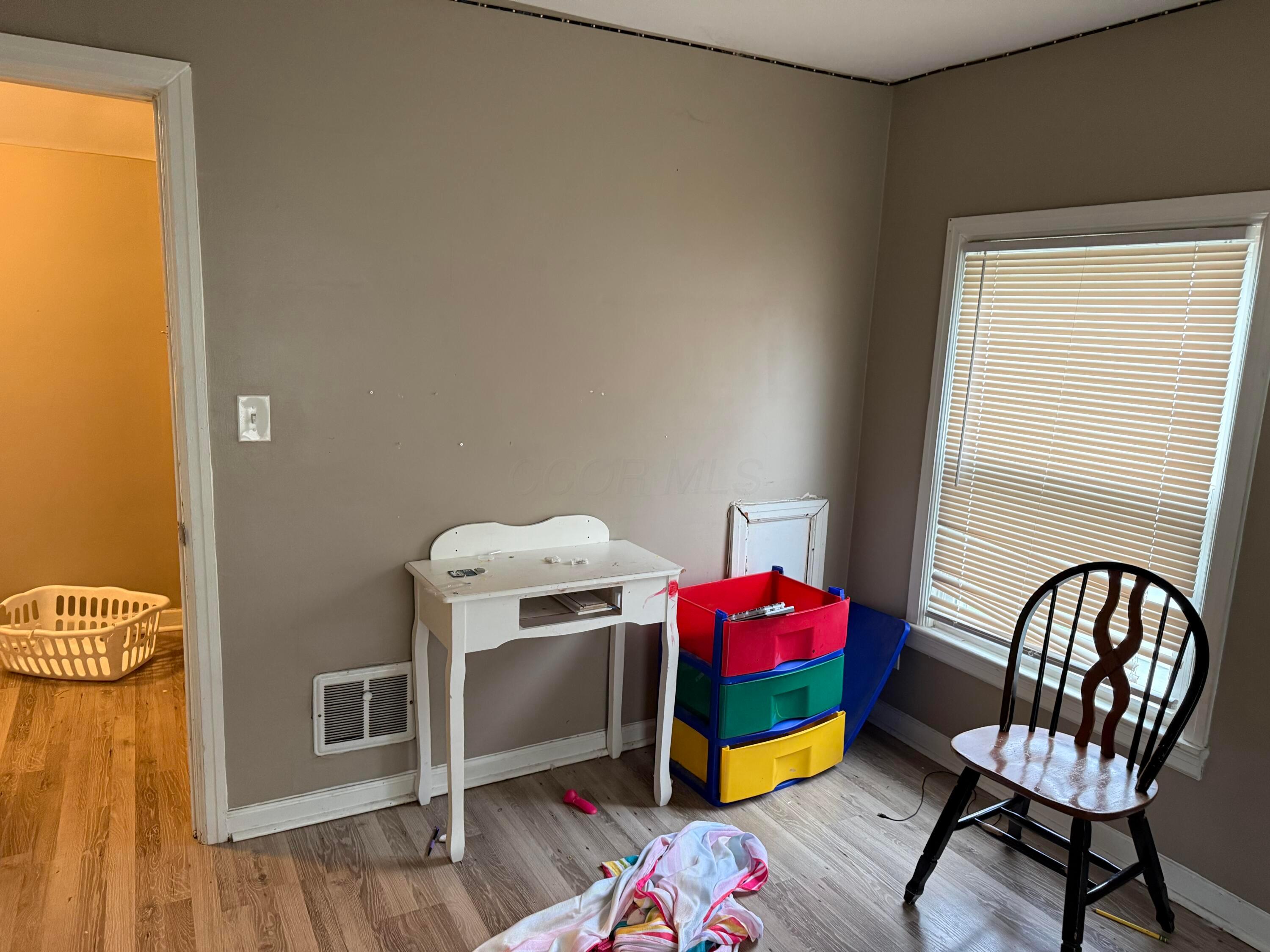 594 South Hampton Road Columbus, OH 43213 - Photo 8 of 25