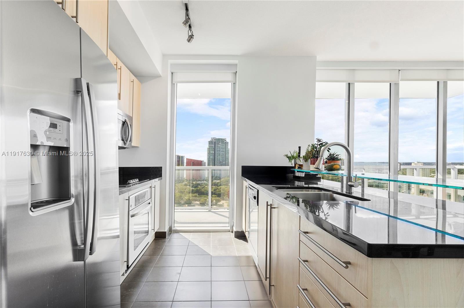 79 Southwest 12th Street, Unit 2701S Miami, FL 33130 - Photo 2 of 25