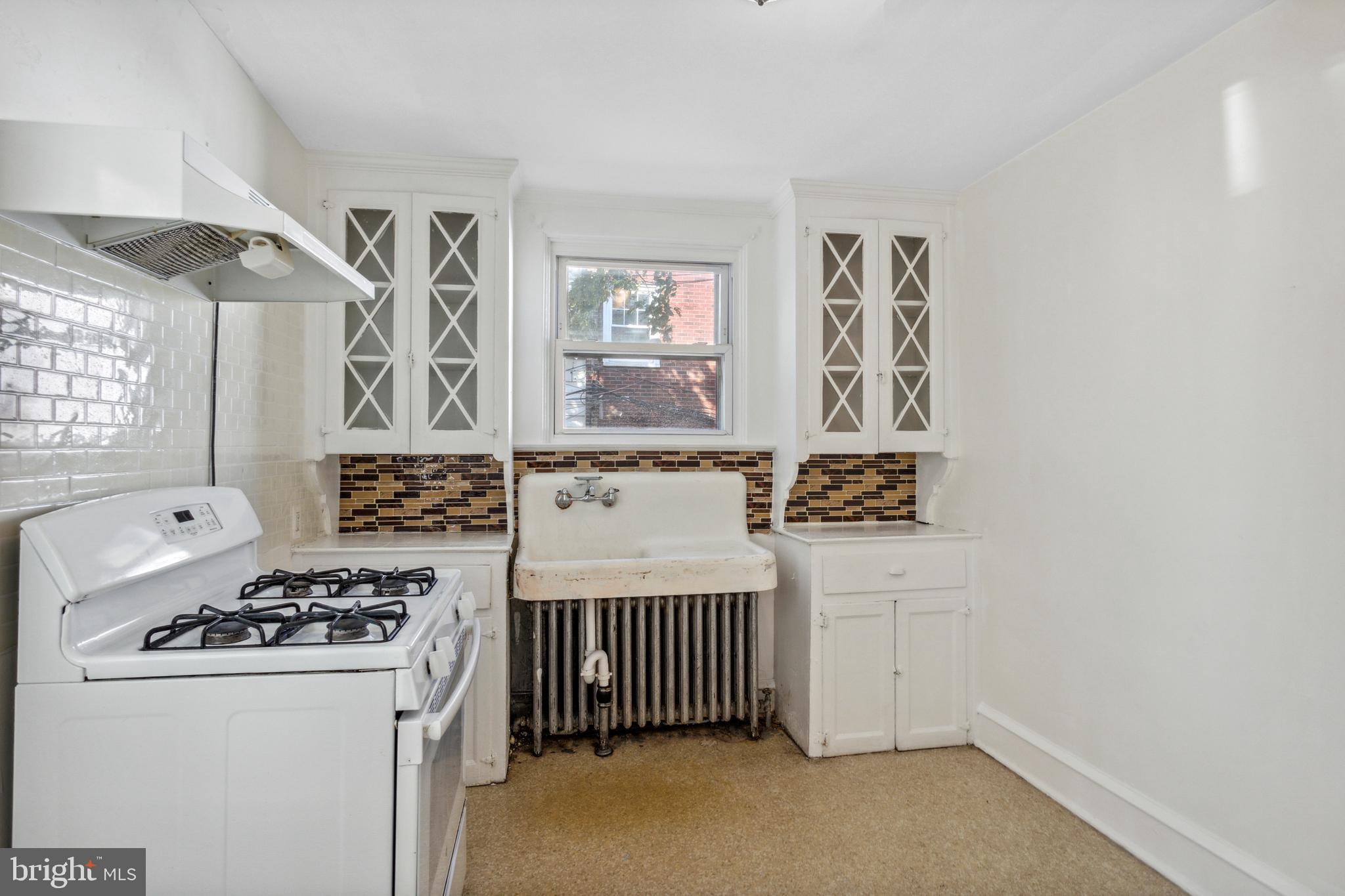 450 Glendale Road Upper Darby, PA 19082 - Photo 5 of 14 Kitchen
