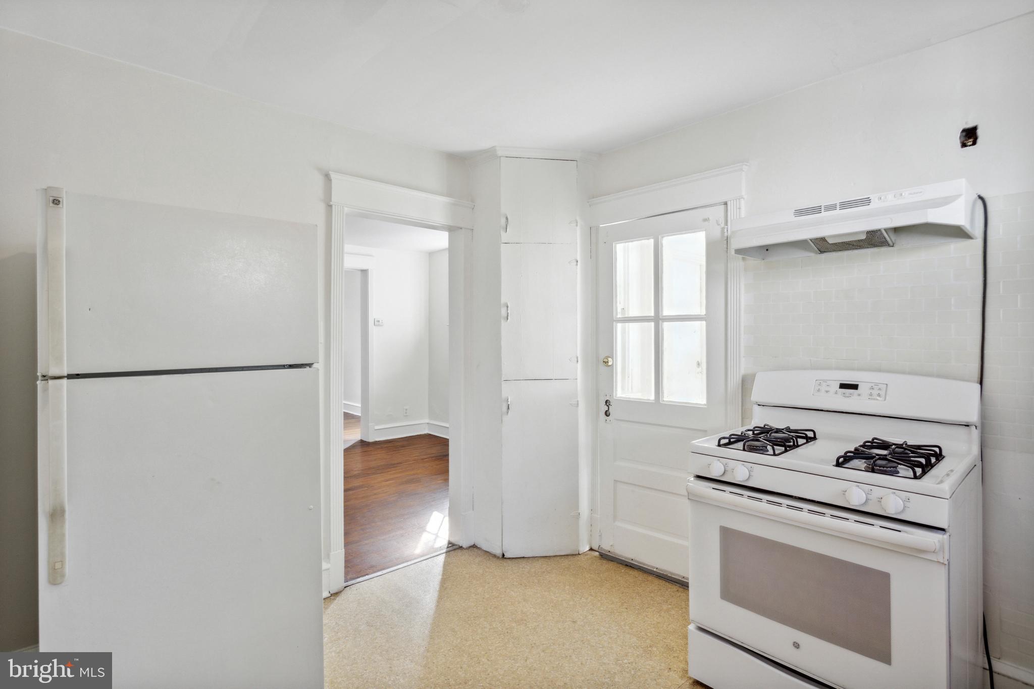 450 Glendale Road Upper Darby, PA 19082 - Photo 6 of 14 Kitchen
