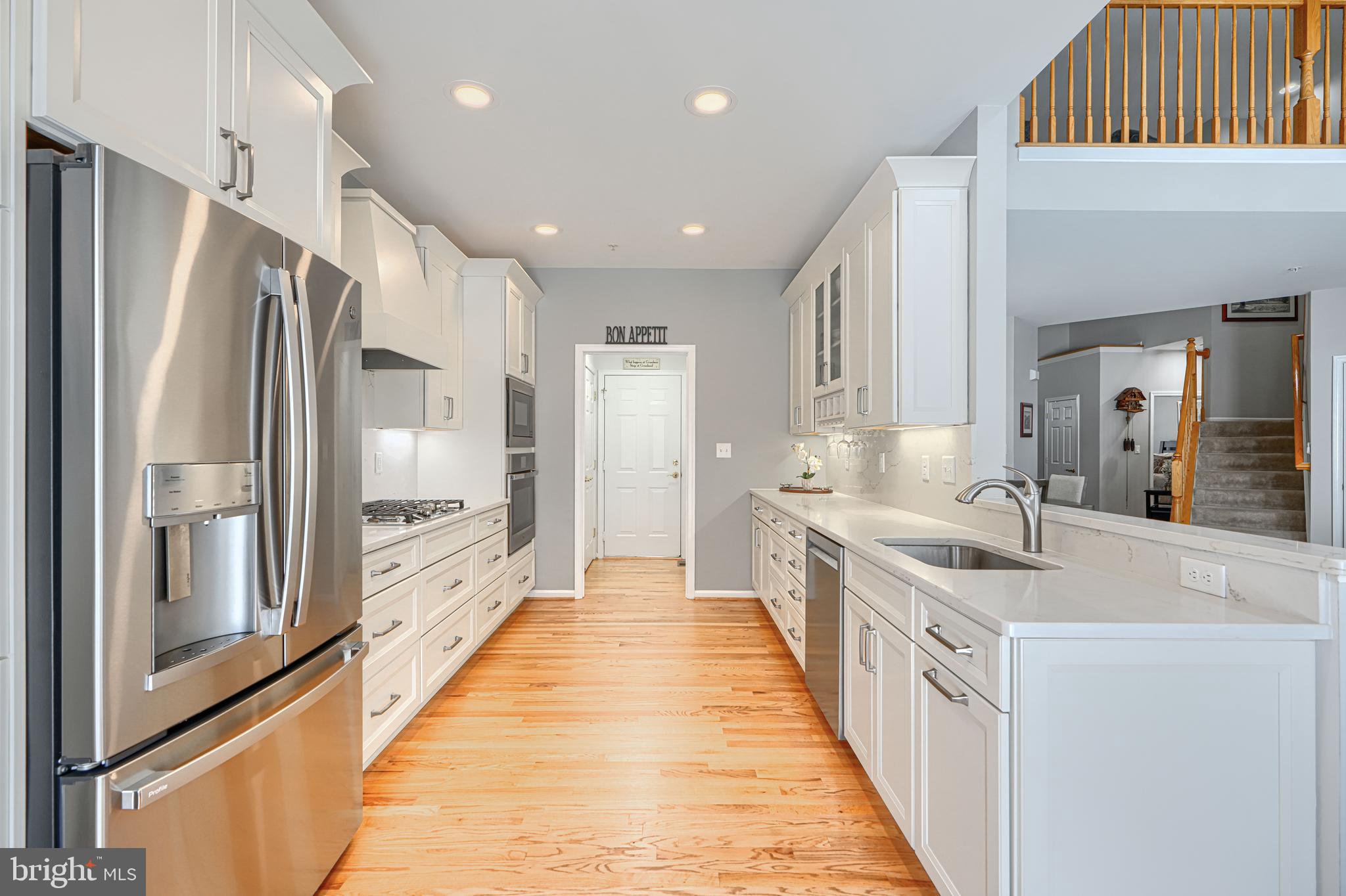 10765 Autumn Splendor Drive, Unit 52 Columbia, MD 21044 - Photo 8 of 29 Gourmet kitchen with gas cooking