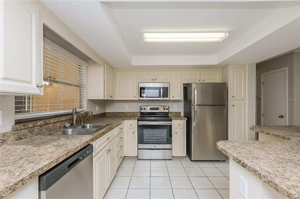 3103 Apricot Street Seffner, FL 33584 - Photo 7 of 16