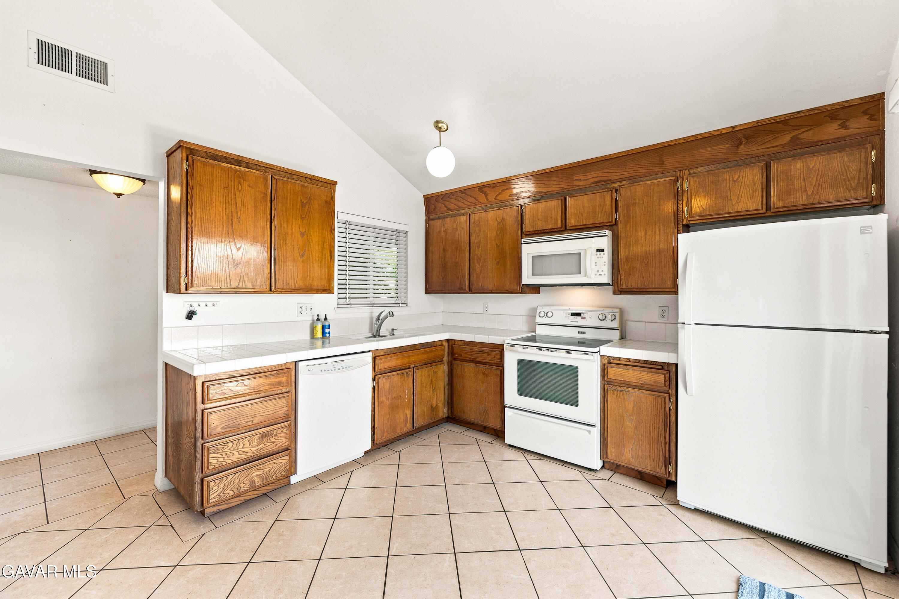 44330 Raysack Avenue Lancaster, CA 93535 - Photo 10 of 28 44330 Raysack Ave-10
