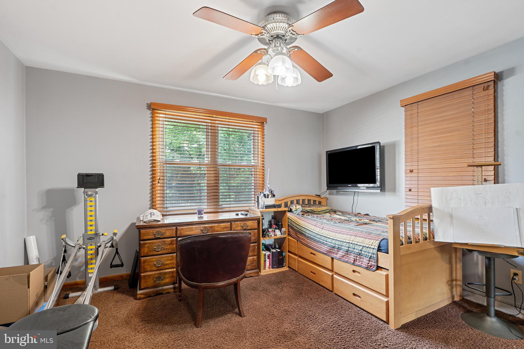 602 Rancocas Avenue Riverside, NJ 08075 - Photo 16 of 40 a bedroom with a bed and a desk
