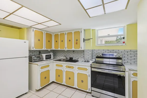 $3,500,000 | 525 Northeast 58th Street, Miami, FL 33137