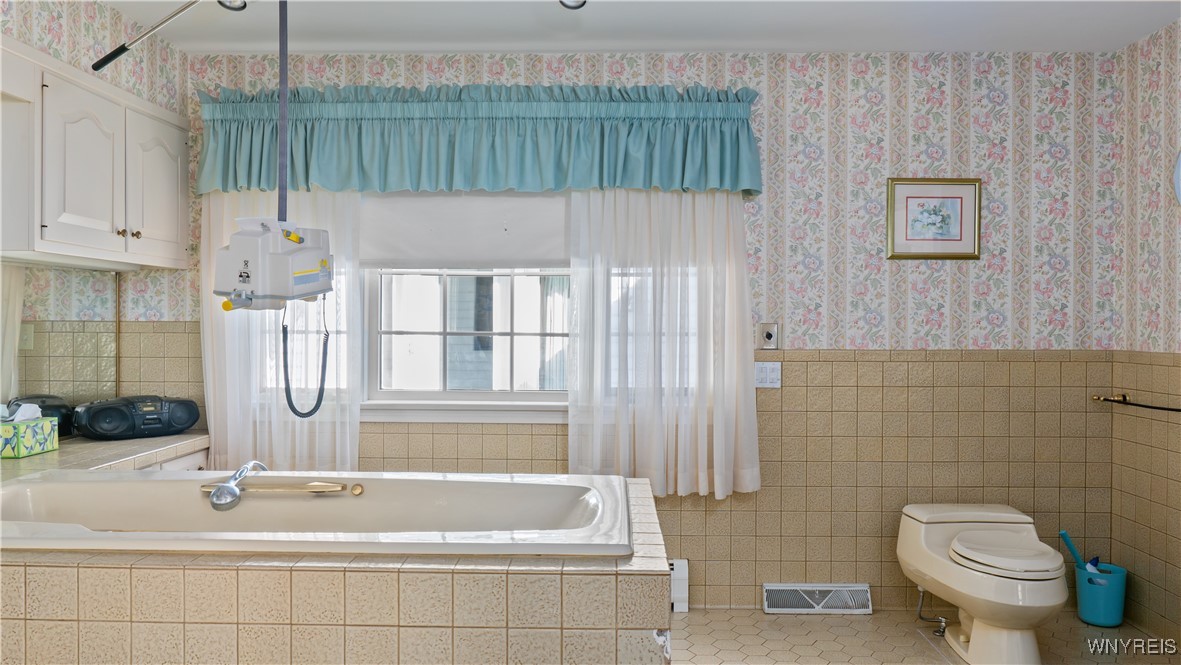 2084 Richardson Road Collins, NY 14034 - Photo 23 of 49 Full bath off primary bedroom